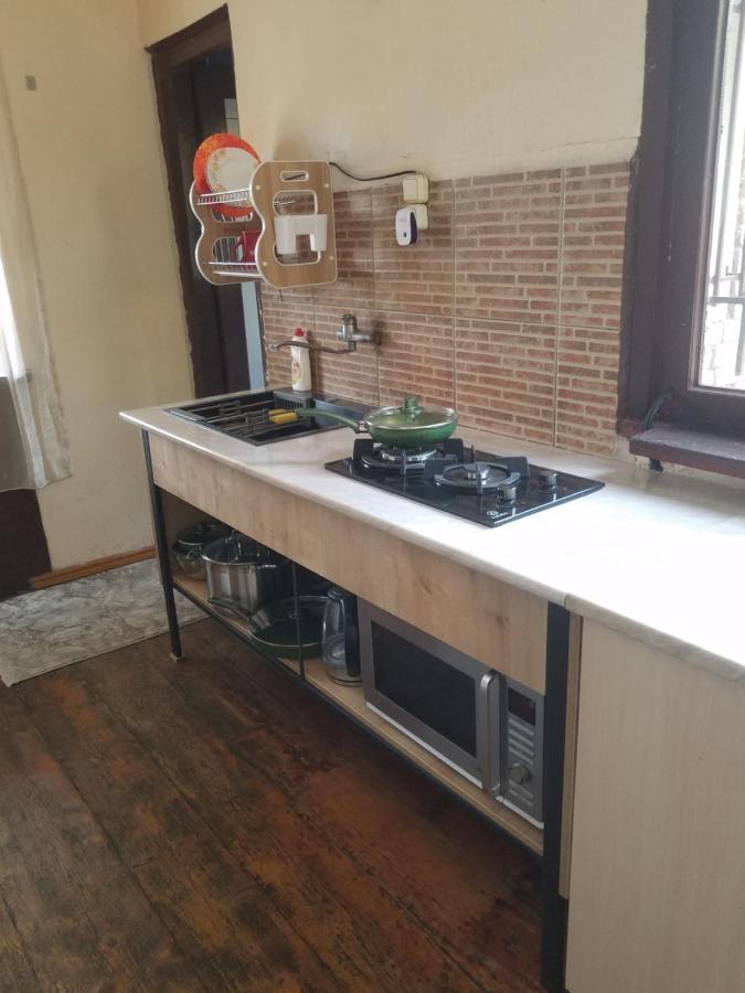 Уиут Ниниа Сад Apartment Tbilisi Exterior foto